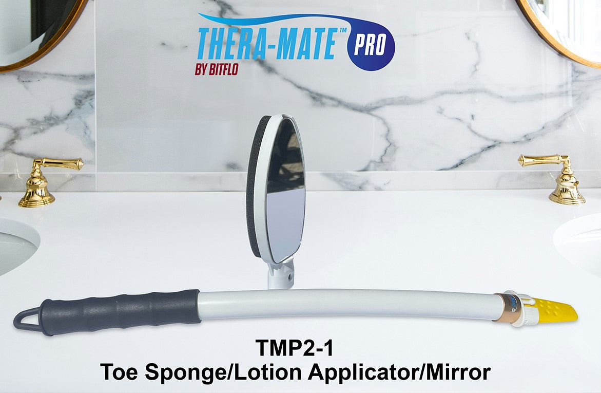 The image shows a multi-piece bath kit with various attachments: body sponge, toe sponge, mirror, and extendable handle. Each component is shown being used for different aspects of bathing.